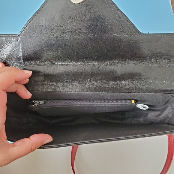 Vintage black purse with mirror and wire handle - Picture 8 of 13